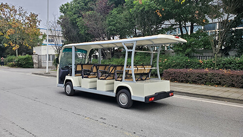 景區(qū)<a href=http://www.lannanhai.cn/tags/guanguangche/ target=_blank class=infotextkey>觀光車</a>爬坡